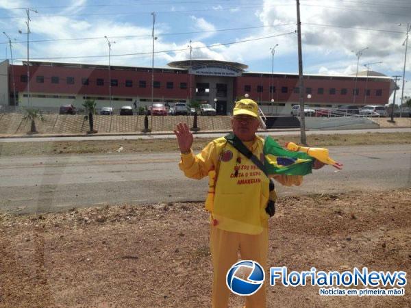 Repórter Amarelinho viaja para participar do quadro 'Tem gente Atrás' do Domingão do Faustão.(Imagem:FlorianoNews)