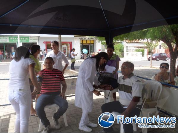 Alunos realizam manhã de ação social na Praça Dr. Sebastião Martins.(Imagem:FlorianoNews)