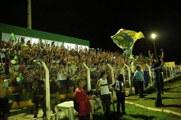 Torcedor do Altos volta ao estádio Felipão.(Imagem:Luís Júnior)