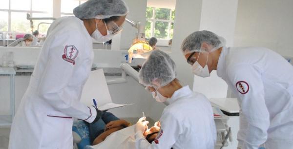 Clínica Integrada Jasmina Bucar realiza tratamento odontológico.(Imagem:FAESF)