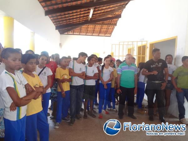 Estudantes da localidade Vereda Grande recebem bicicletas do Pedala Piauí.(Imagem:FlorianoNews)