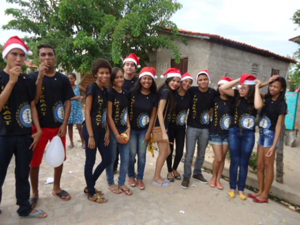 Jovens Interact e Rotary Club Princesa do Sul realizaram festa natalina em bairro de Floriano.(Imagem:FlorianoNews)