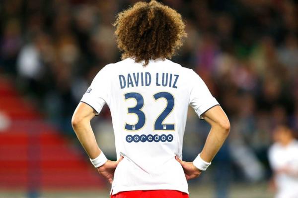 David Luiz e sua cabeleira: zagueiro do PSG tem marca registrada desde o Benfica.(Imagem:Agência Reuters)