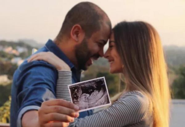 Projota e a mulher anunciam que terão primeira filha.(Imagem:Reprodução/Instagram)