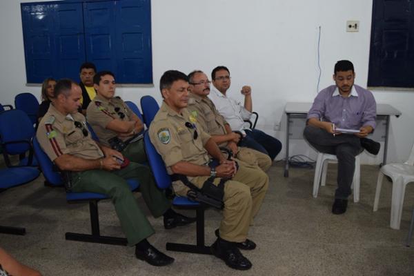 Autoridades se reúnem para discutir a segurança no carnaval de Floriano.(Imagem:Waldemir Miranda)