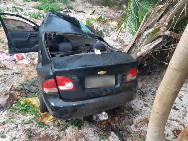 Automóvel derrapou na pista molhada na BR-316, em Monsenhor Gil, no Piauí(Imagem:Polícia Rodoviária Federal)
