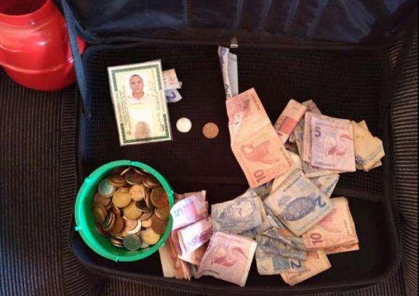 Além da máquina de cartões, foram apreendidos 122 pedras de crack e seis e R$ 518 reais.(Imagem:Divulgação/Polícia Militar)