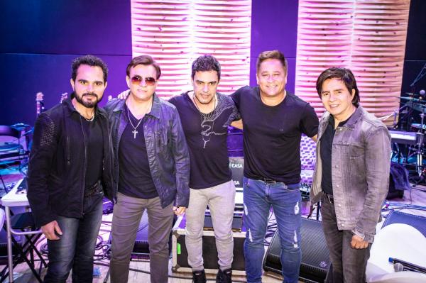 Luciano, Chitãozinho, Zezé Di Camargo, Leonardo e Xororó ensaiam para o projeto