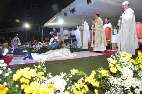 Monsenhor Edivalter Andrade é ordenado bispo da diocese de Floriano.(Imagem:Silvio Rui)