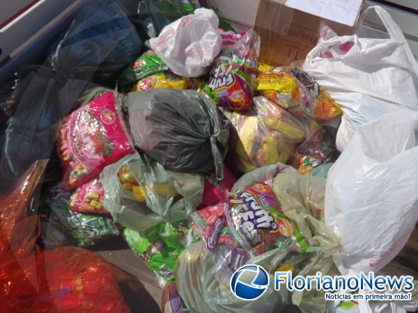 Distribuição de bombons marca o Dia das Crianças em Floriano.(Imagem:FlorianoNews)