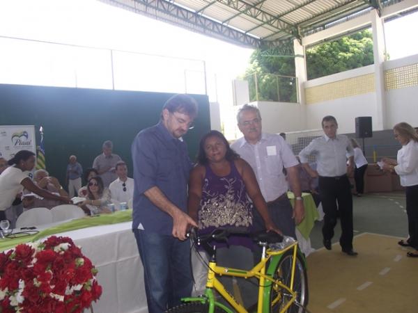 Alunos de Floriano recebem bicicletas do Projeto Pedala Piauí.(Imagem:FlorianoNews)