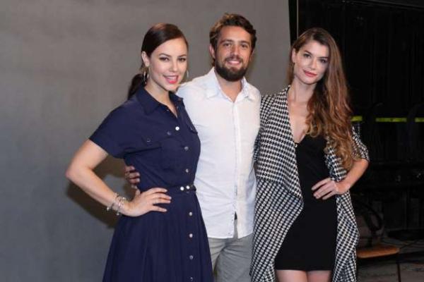 Alinne Moraes teria se recusado tirar foto com Paolla Oliveira.(Imagem:MSN)