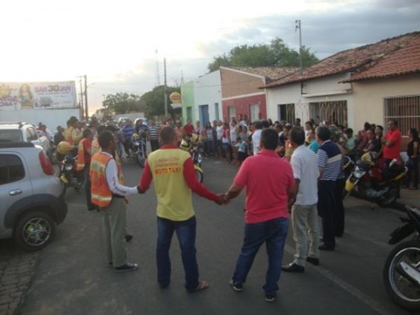 Mototaxistas de Floriano fazem manifestação contra a violência.(Imagem:Jc24horas)
