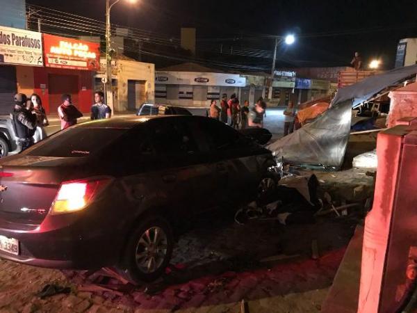 Colisão entre dois veículos deixa um feirante morto no Centro de Floriano.(Imagem:FlorianoNews)