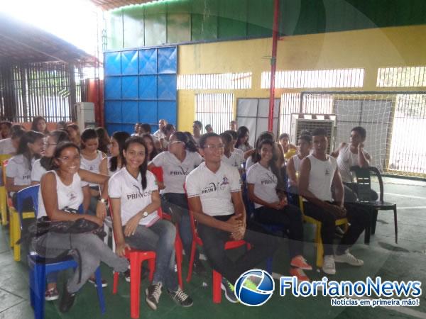 Redução da maioridade penal é tema de debate na Escola Pequeno Príncipe.(Imagem:FlorianoNews)