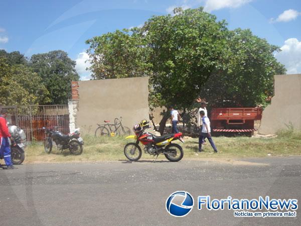 Cabine de caminhão destrava e provoca acidente na Av. Dirceu Arcoverde.(Imagem:FlorianoNews)