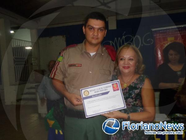 Rotary Club de Floriano Médio Paranaíba presta homenagem no Dia do Soldado.(Imagem:FlorianoNews)