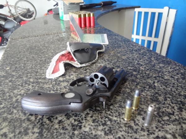 Homem é preso com arma de fogo durante abordagem da PM em Barão de Grajaú.(Imagem:FlorianoNews)