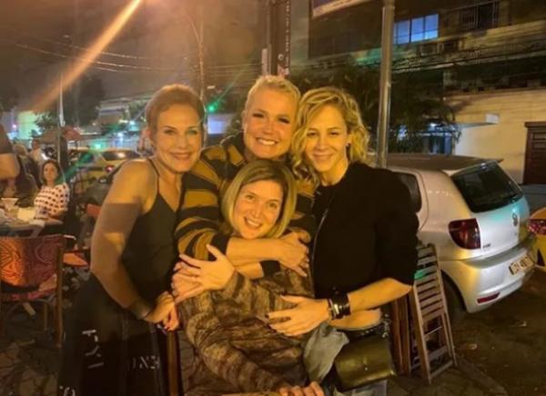 Xuxa com Andrea Veiga, Louise Wischermann e uma amiga.(Imagem:Reprodução/Instagram)