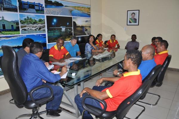 Representantes de associações de moradores participam de audiência com Prefeito de Floriano.(Imagem:Secom Floriano)