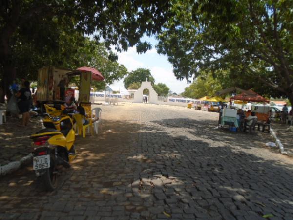 Movimento intenso em cemitérios marca Dia de Finados em Floriano.(Imagem:FlorianoNews)