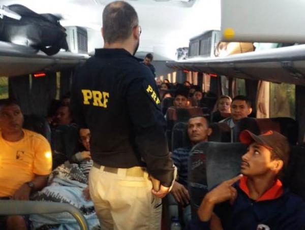 PRF realiza Comando Educativo na BR 230(Imagem:PRF-PI)