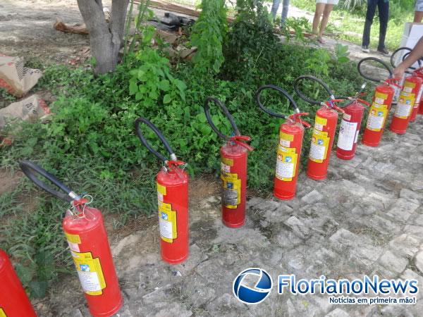 Bombeiros realizaram treinamento com equipe técnica e elenco da Paixão de Cristo.(Imagem:FlorianoNews)