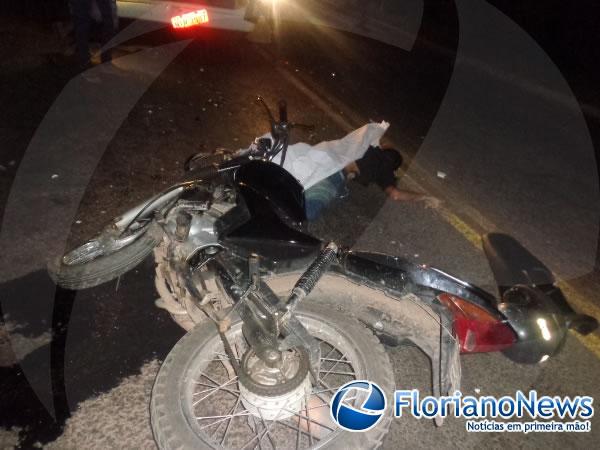 Colisão frontal entre moto e carreta deixa um morto na BR-230.(Imagem:FlorianoNews)
