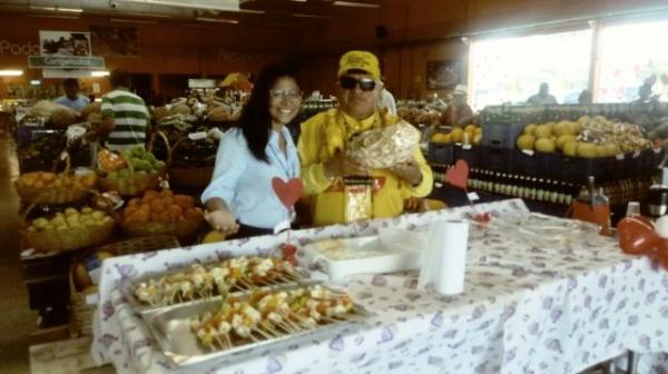 Carvalho Supermercado oferece café da manhã em homenagem ao Dia das Mães.(Imagem:FlorianoNews)