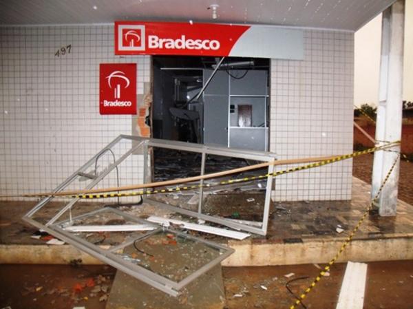Criminosos explodem agência bancária de Agricolândia.(Imagem:Gilberto Alencar)