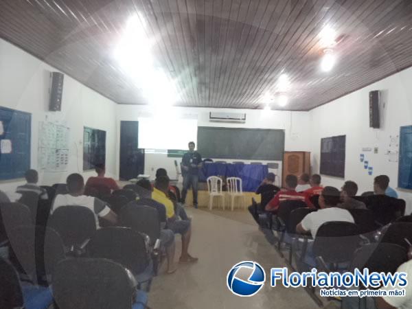 Mototaxistas de Floriano participam de capacitação.(Imagem:FlorianoNews)