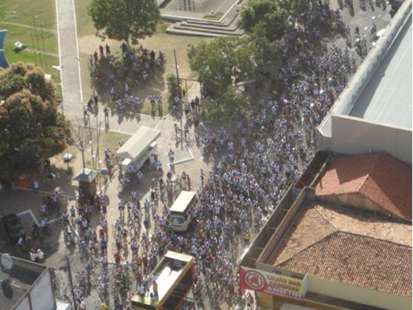 Repórter Amarelinho faz fotos aéreas (Imagem:FlorianoNews)