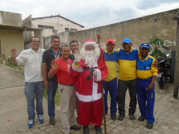 Papai Noel dos Correios adianta entrega de presentes em Floriano.(Imagem:FlorianoNews)