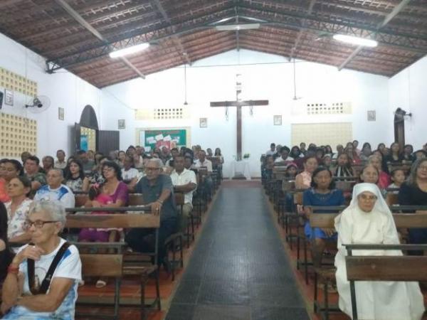 Dom Edivalter celebra missa de abertura dos festejos de Nossa Senhora das Mercês em Floriano.(Imagem:FlorianoNews)