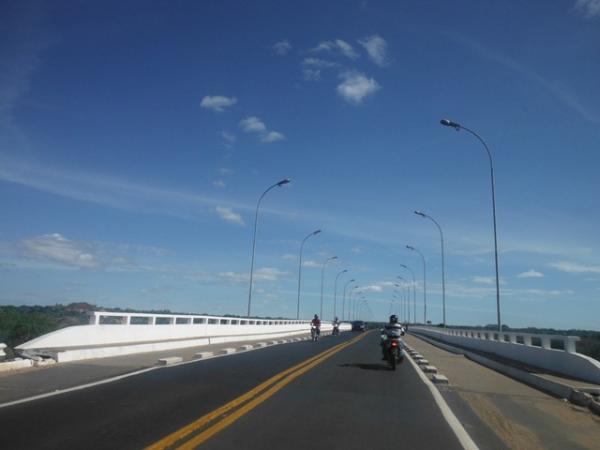 Motorista bate na traseira de motocicleta e foge do local sem prestar socorro.(Imagem:FlorianoNews)