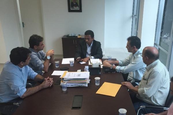 Prefeito Gilberto Jr e Sec. Bigman têm audiência com Secretário Estadual de Saúde.(Imagem:SECOM)