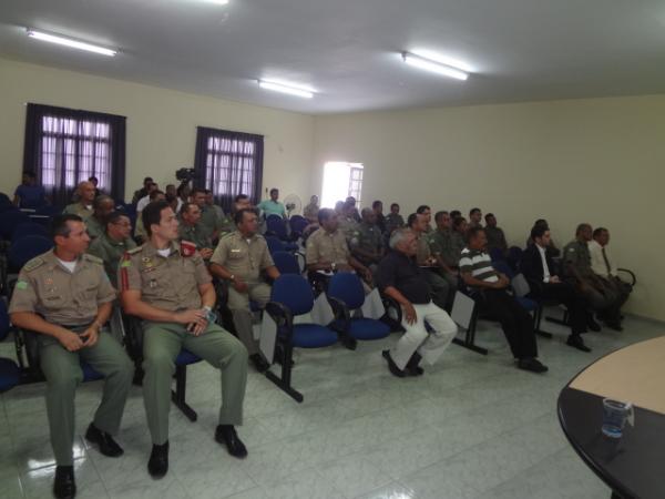 Policiais participaram de aula inaugural do programa Ronda Cidadão em Floriano.(Imagem:FlorianoNews)