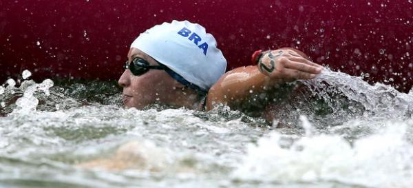 Depois de 7º lugar na maratona aquática feminina em Pequim, Poliana Okimoto foi desclassificada em Londres. Atleta segue firme na busca por inédito ouro olímpico.(Imagem:Satiro Sodré / Agif)