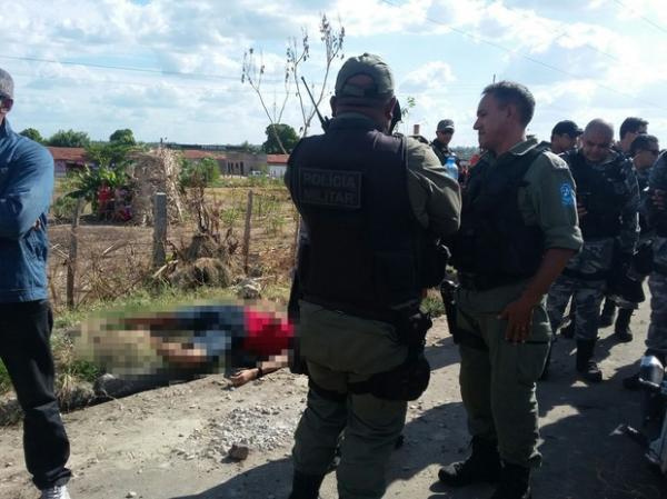 Homem morre após troca de tiros com policiais da Rone.(Imagem:Ellyo Teixeira/G1)