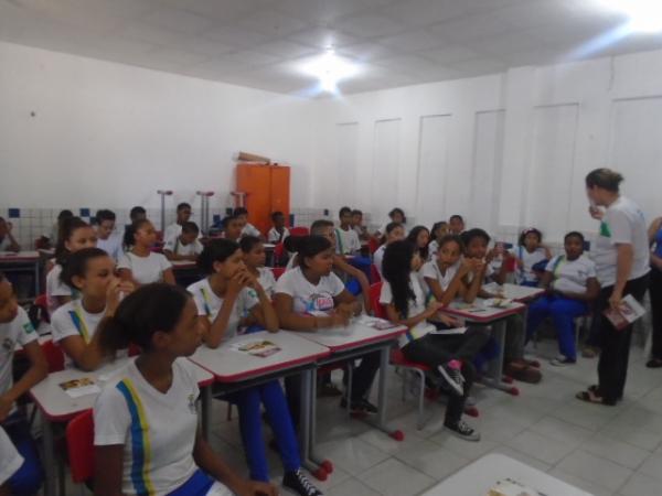 Escola Municipal Arêa Leão recebe palestra da Eletrobrás sobre eficiência energética.(Imagem:FlorianoNews)