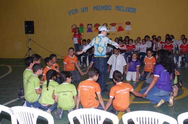 Alunos da Escola Pequeno Príncipe participaram do II Sarau e lançamento de livro.(Imagem:EPP)