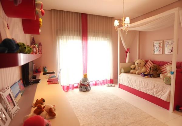 O quarto de Lara, enteada de Luisa Mell, de 10 anos, tem decoração delicada.(Imagem:Iwi Onodera / EGO)