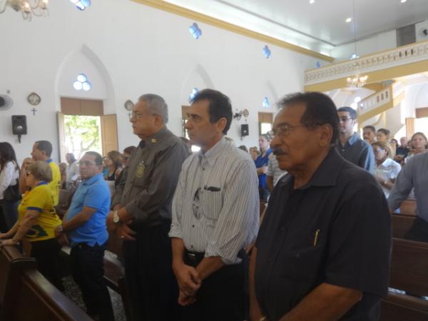 Familiares e amigos participaram da missa de corpo presente de Antão Reis.(Imagem:FlorianoNews)
