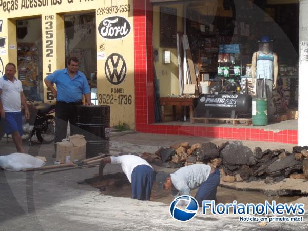 Rompimento em rede de distribuição causou falta d?água em Floriano.(Imagem:FlorianoNews)