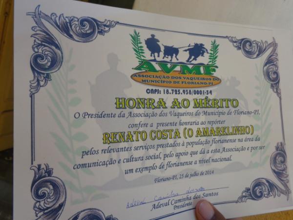 Repórter é homenageado com Certificado de Honra ao Mérito.(Imagem:FlorianoNews)