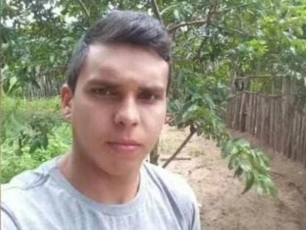 Antônio da Cruz de Oliveira Sousa, de 26 anos, morreu após ser baleado no rosto em assalto a lanchonete na Estaca Zero, localidade a 89 km de Teresina.(Imagem:Reprodução)