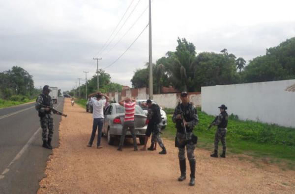 Operação Tolerância Zero é realizada na PI-130 em busca de armas e drogas.(Imagem:Indira Gomes)