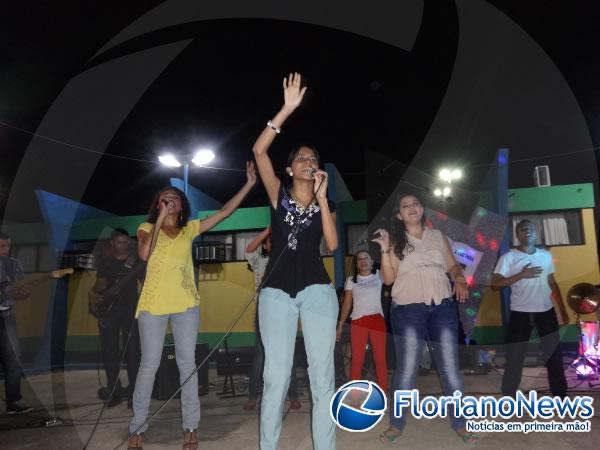 Jovens participaram de show gospel em Floriano.(Imagem:FlorianoNews)