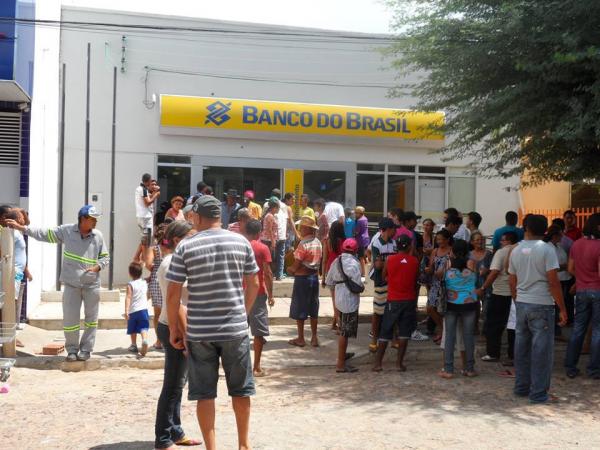 Bando faz tiroteio, assalta banco e leva gerente e clientes como reféns no PI.(Imagem:Divulgação)