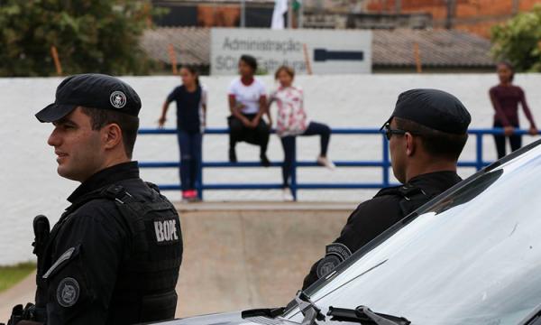 Policiais e bombeiros da ativa poderão atuar em escolas.(Imagem:Marcelo Camargo/Agência Brasil)